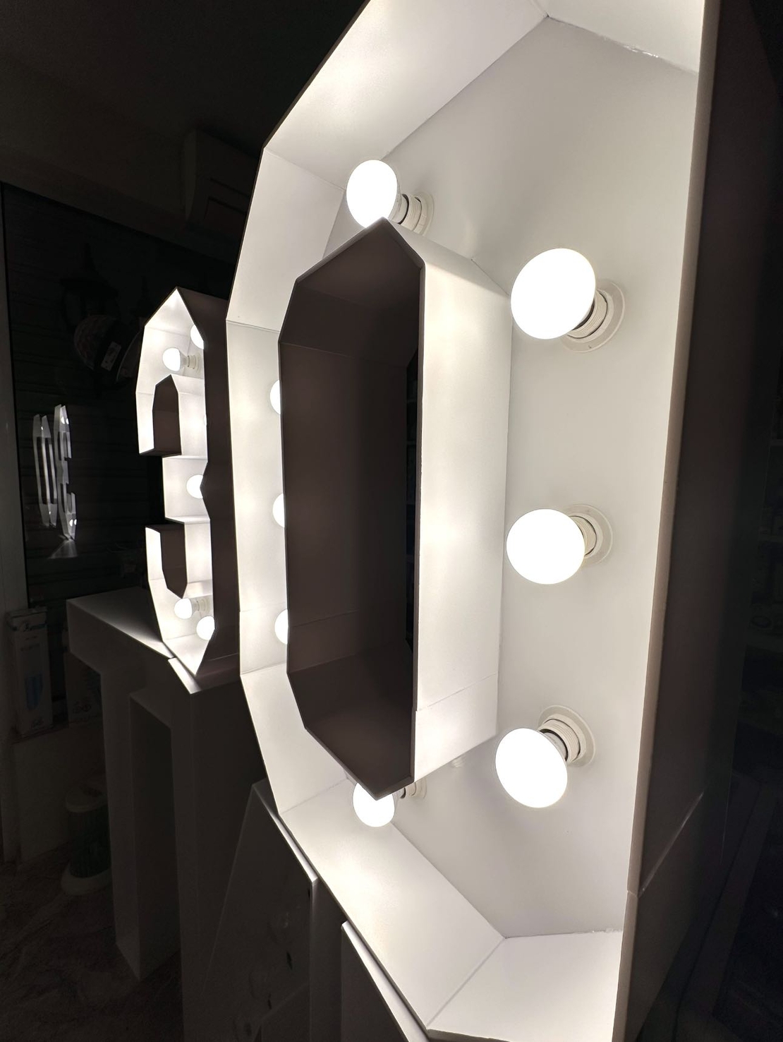 Светещи цифри на ток