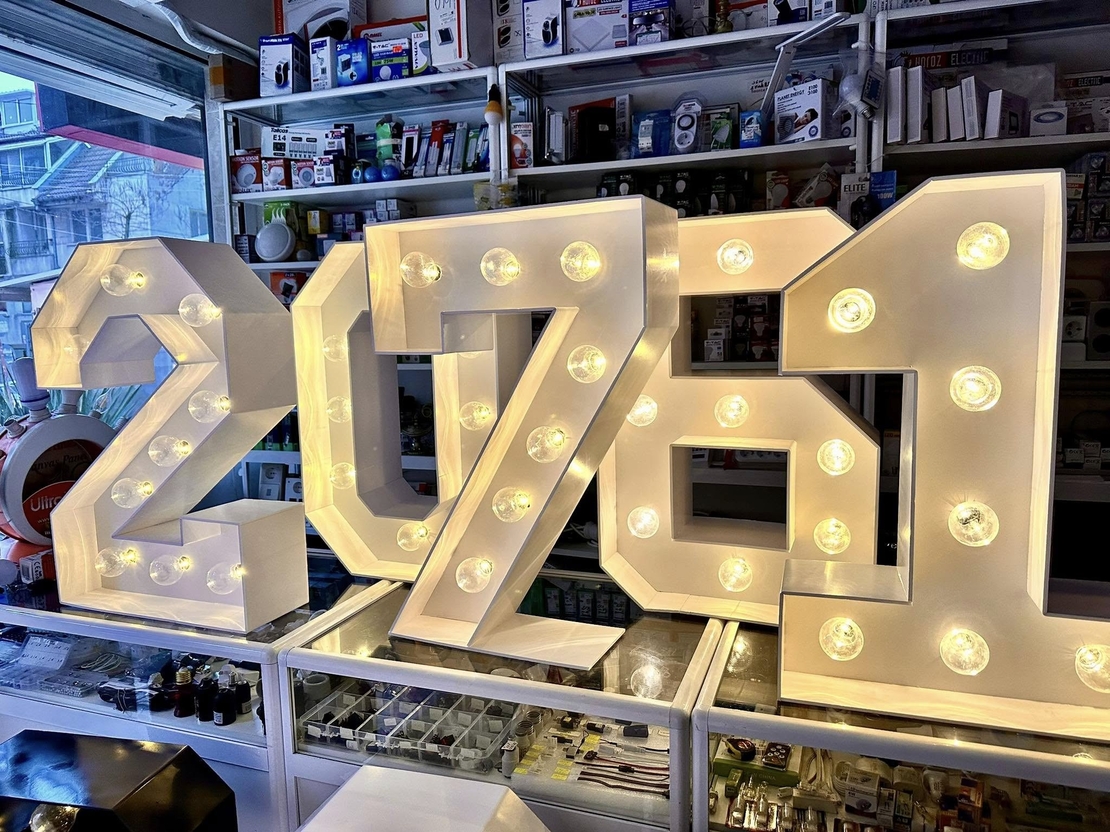 Светещи цифри на батерии