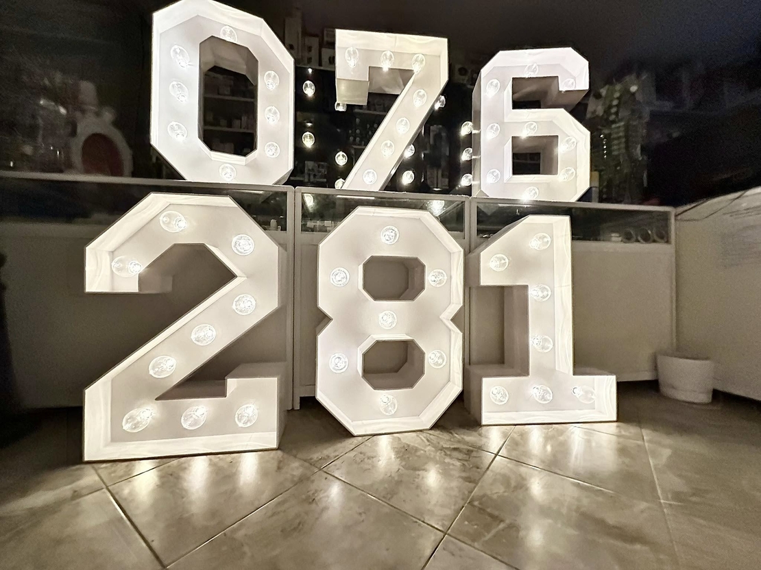 Светещи цифри на батерии