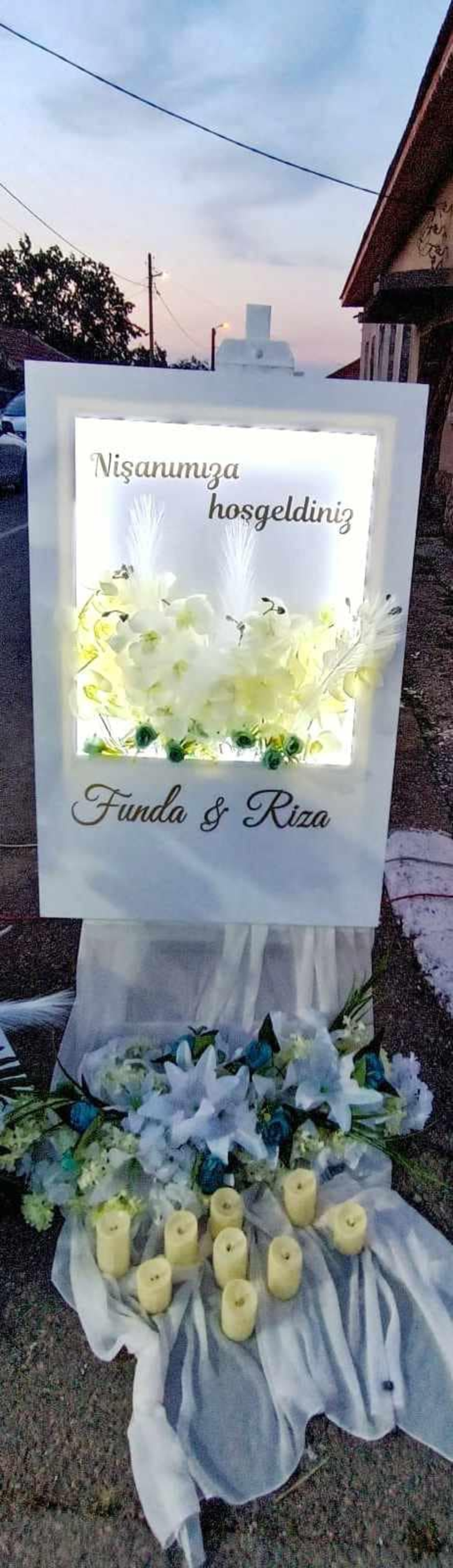 Светеща кашпа за цветя