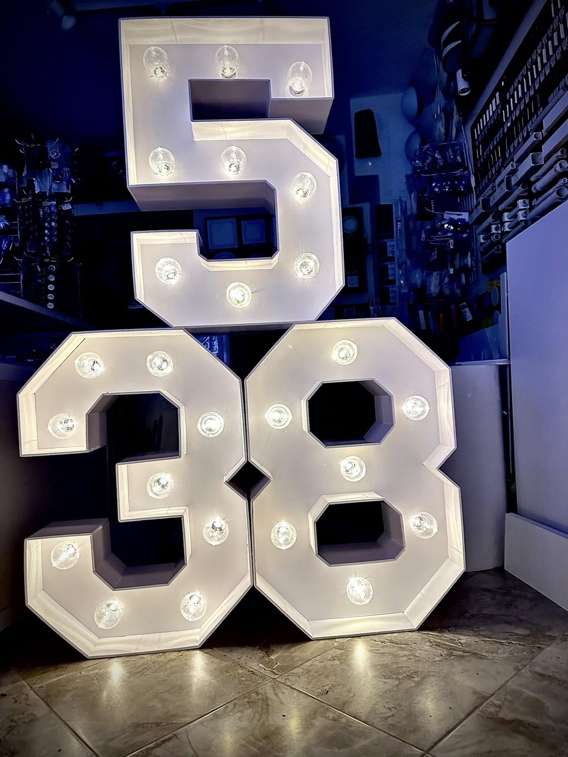 Светещи цифри на батерии