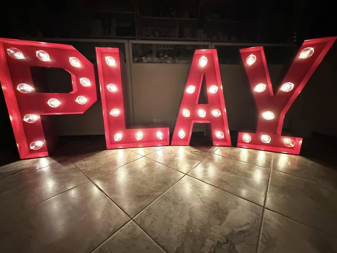 Цветни светещи надписи