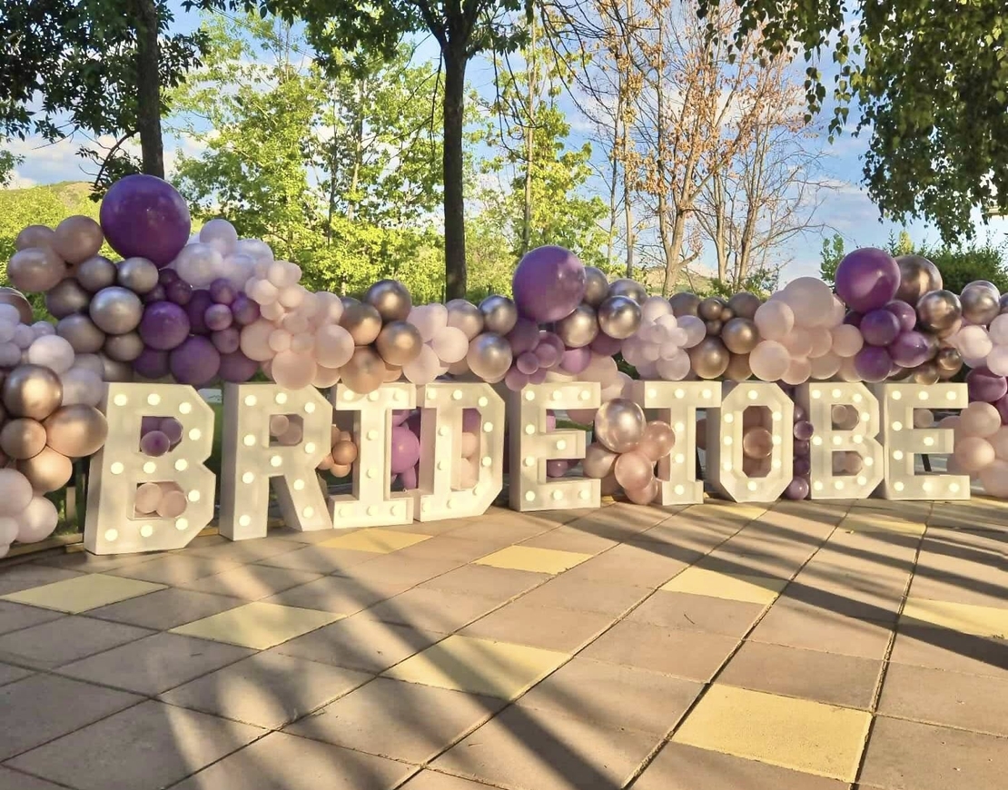Светещ надпис BRIDE TO BE (на ток/батерии)