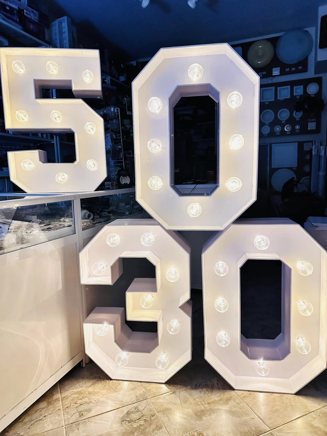 Светещи цифри на батерии