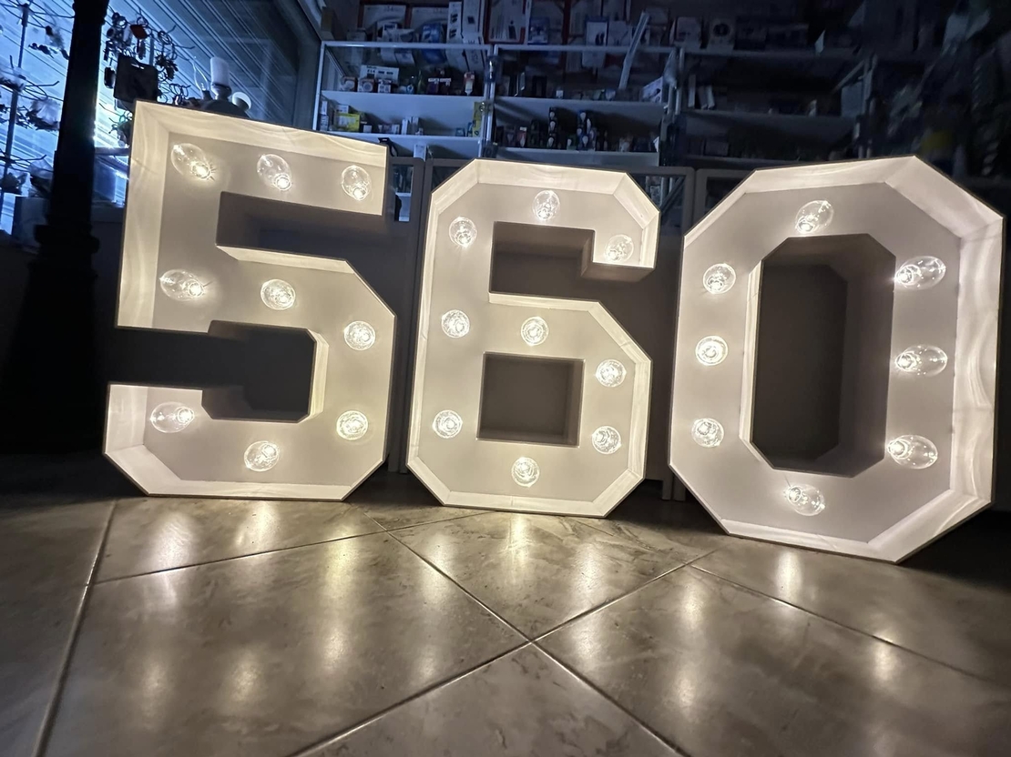 Светещи цифри на батерии