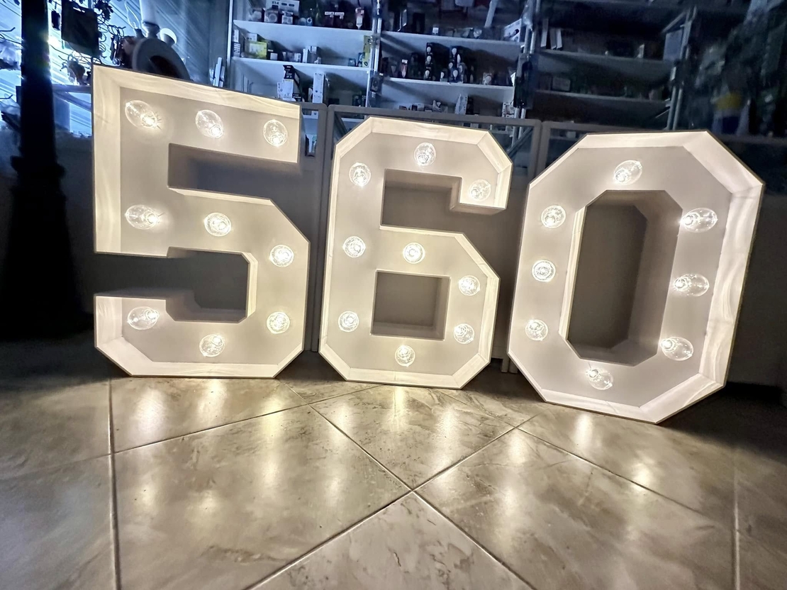 Светещи цифри на батерии