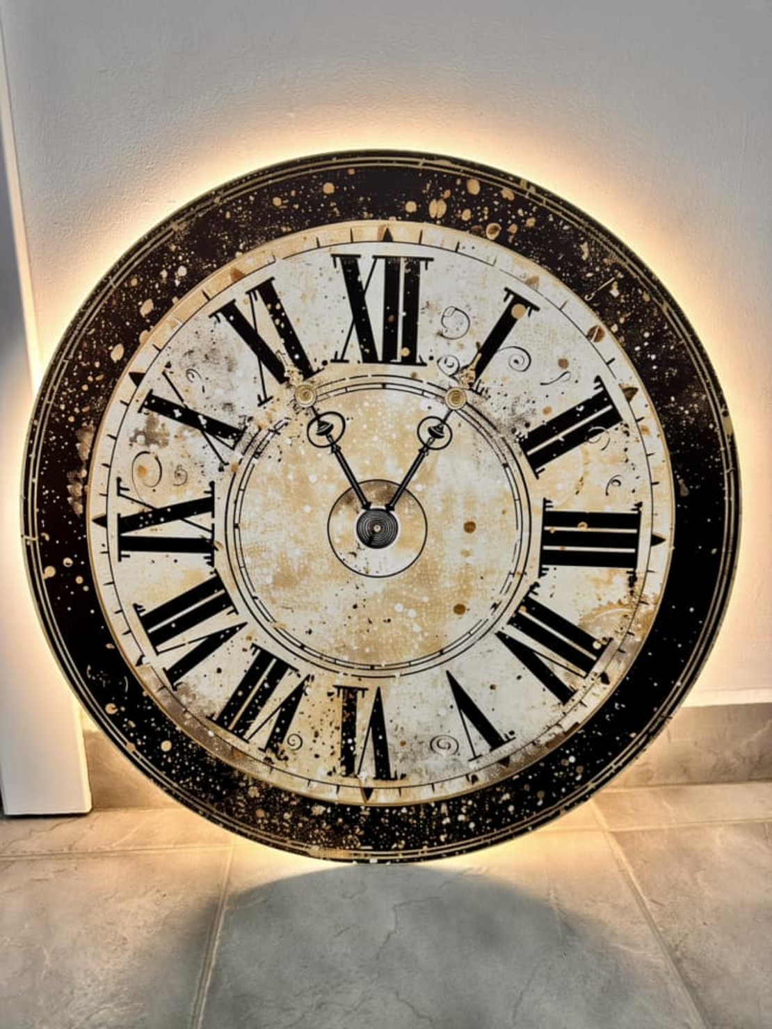 Светеща фигура часовник