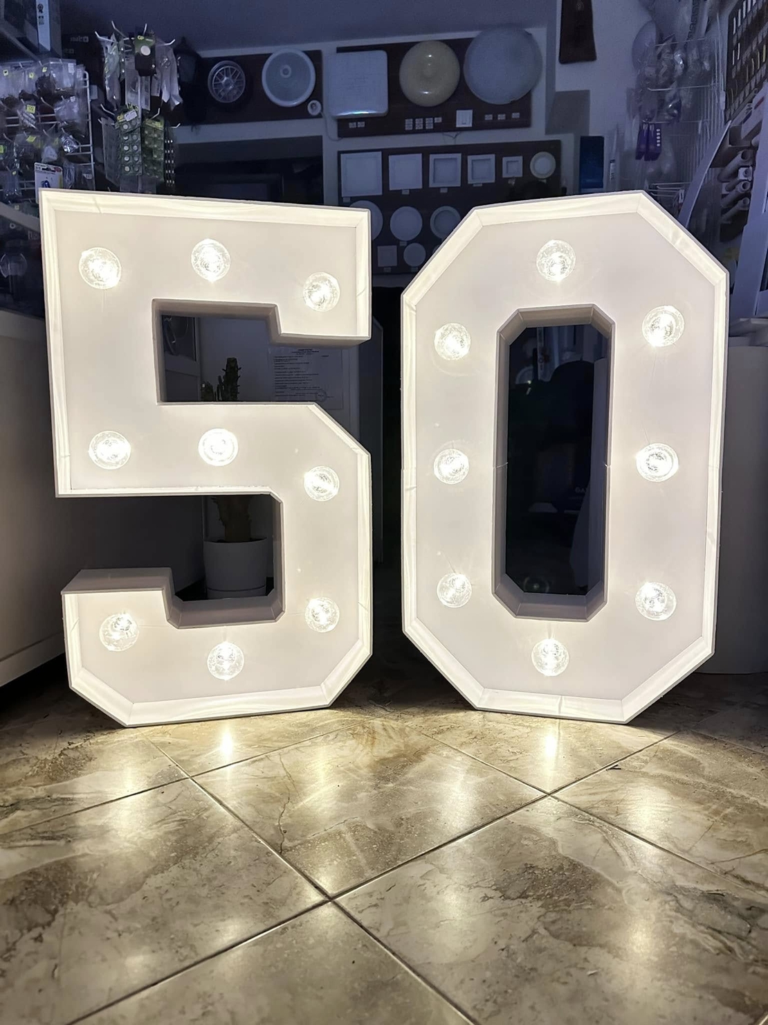 Светещи цифри на батерии