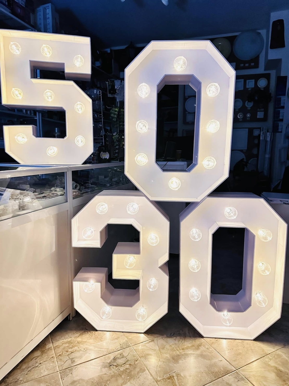 Светещи цифри на батерии