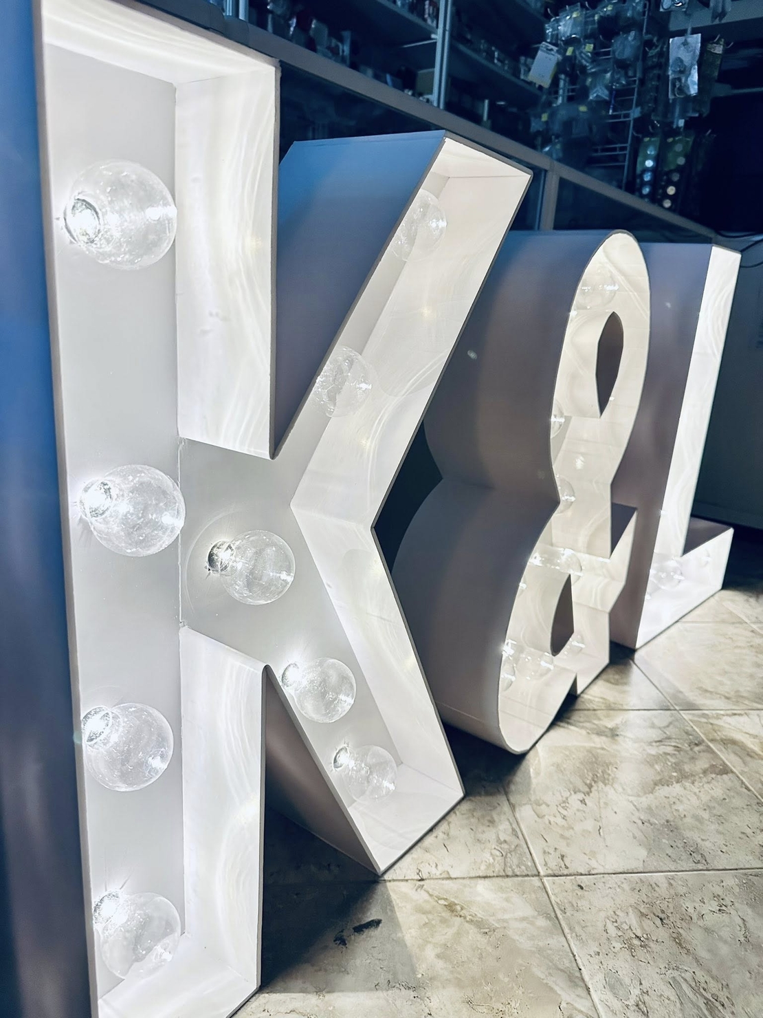 Светещи инициали