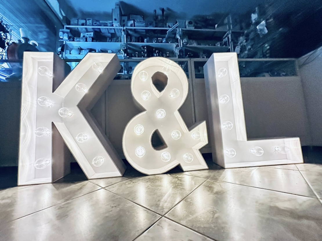 Светещи инициали