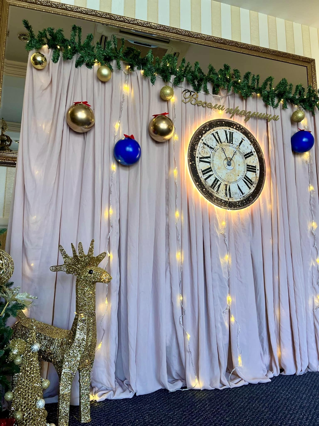 Светеща фигура часовник