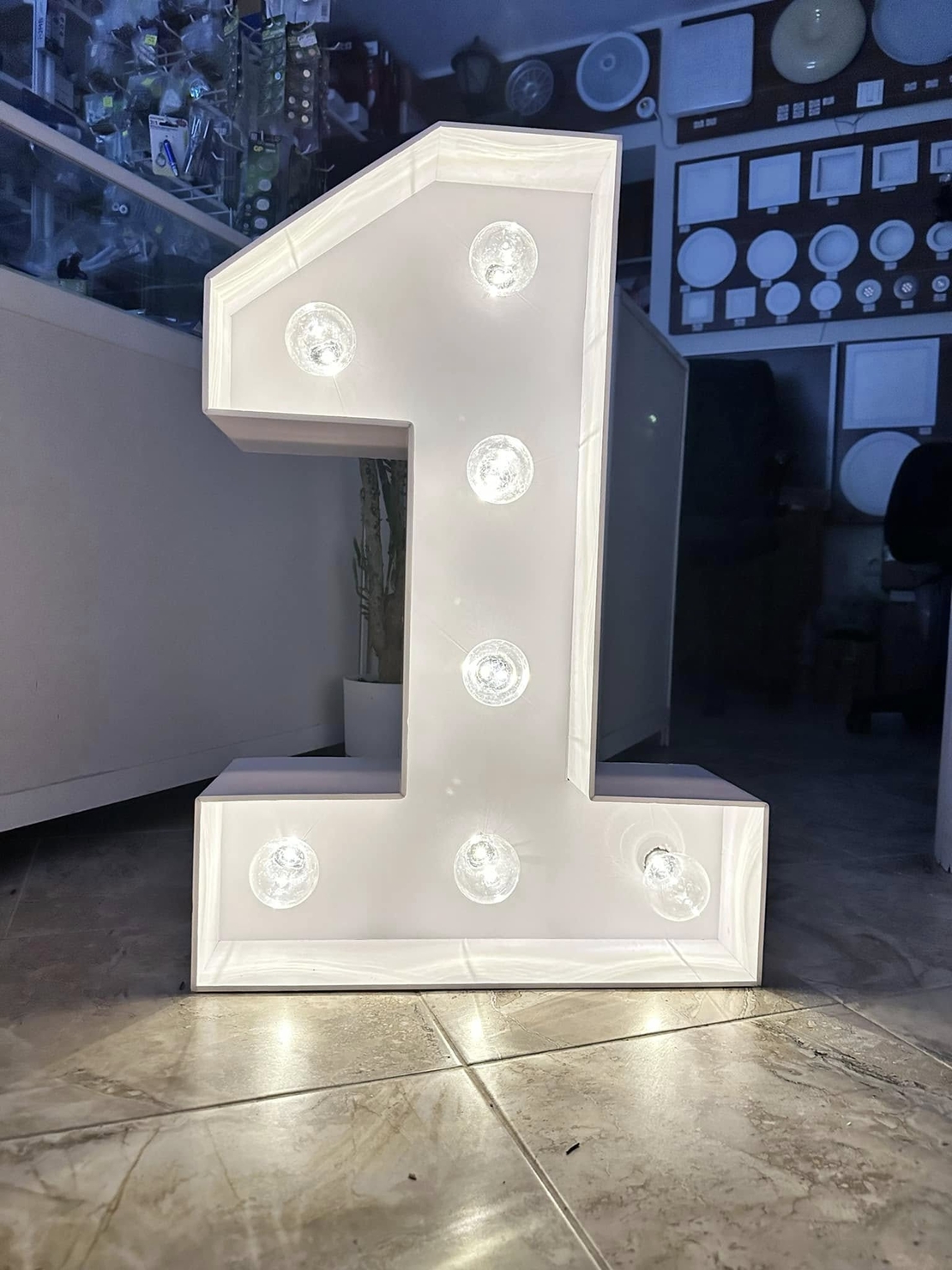 Светещи цифри на батерии