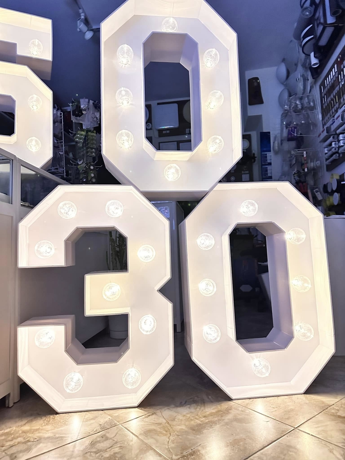 Светещи цифри на батерии