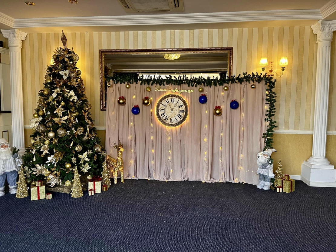 Светеща фигура часовник