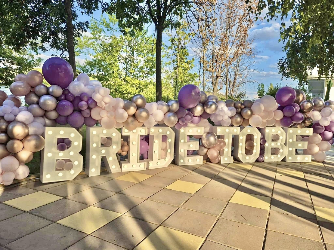 Светещ надпис BRIDE TO BE (на ток/батерии)