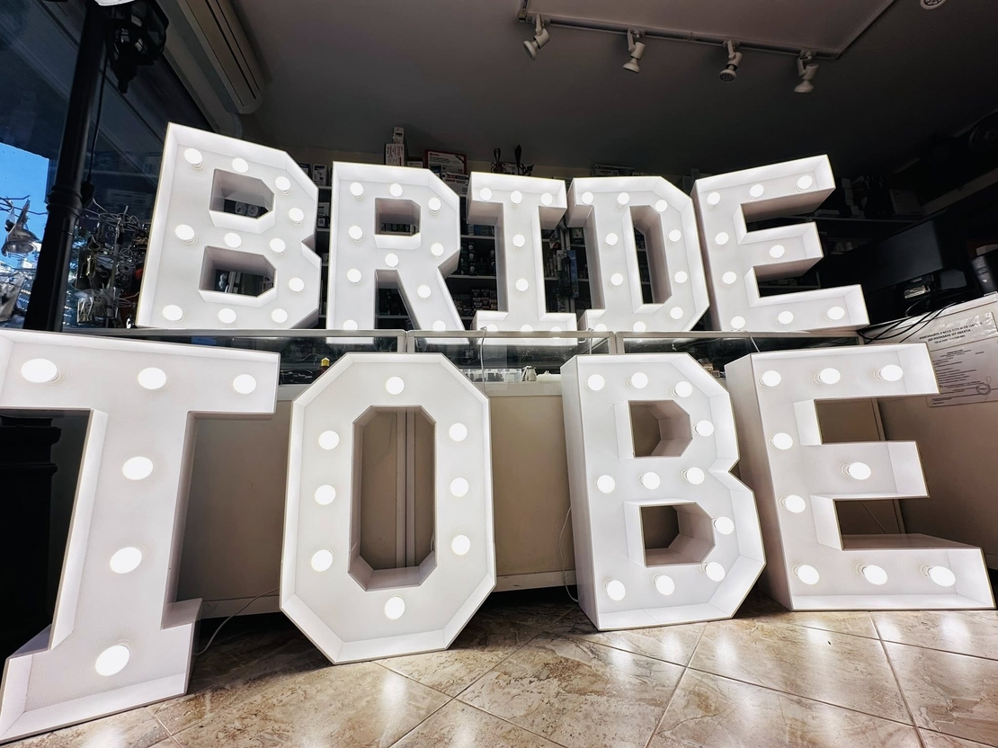 Светещ надпис BRIDE TO BE (на ток/батерии)
