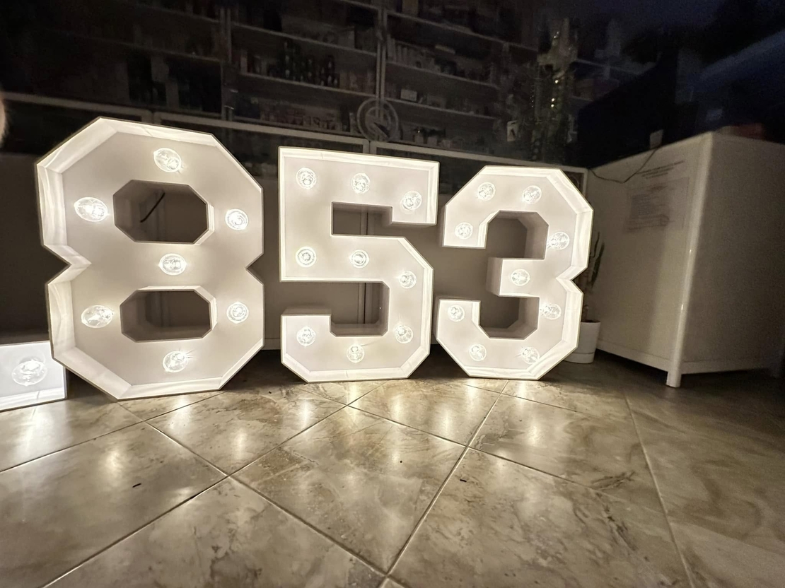 Светещи цифри на батерии