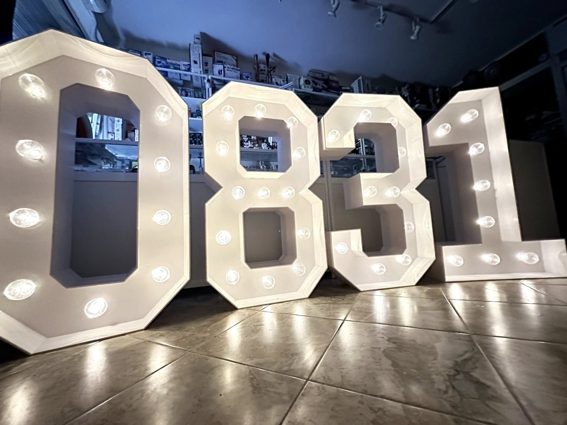 Светещи цифри на батерии