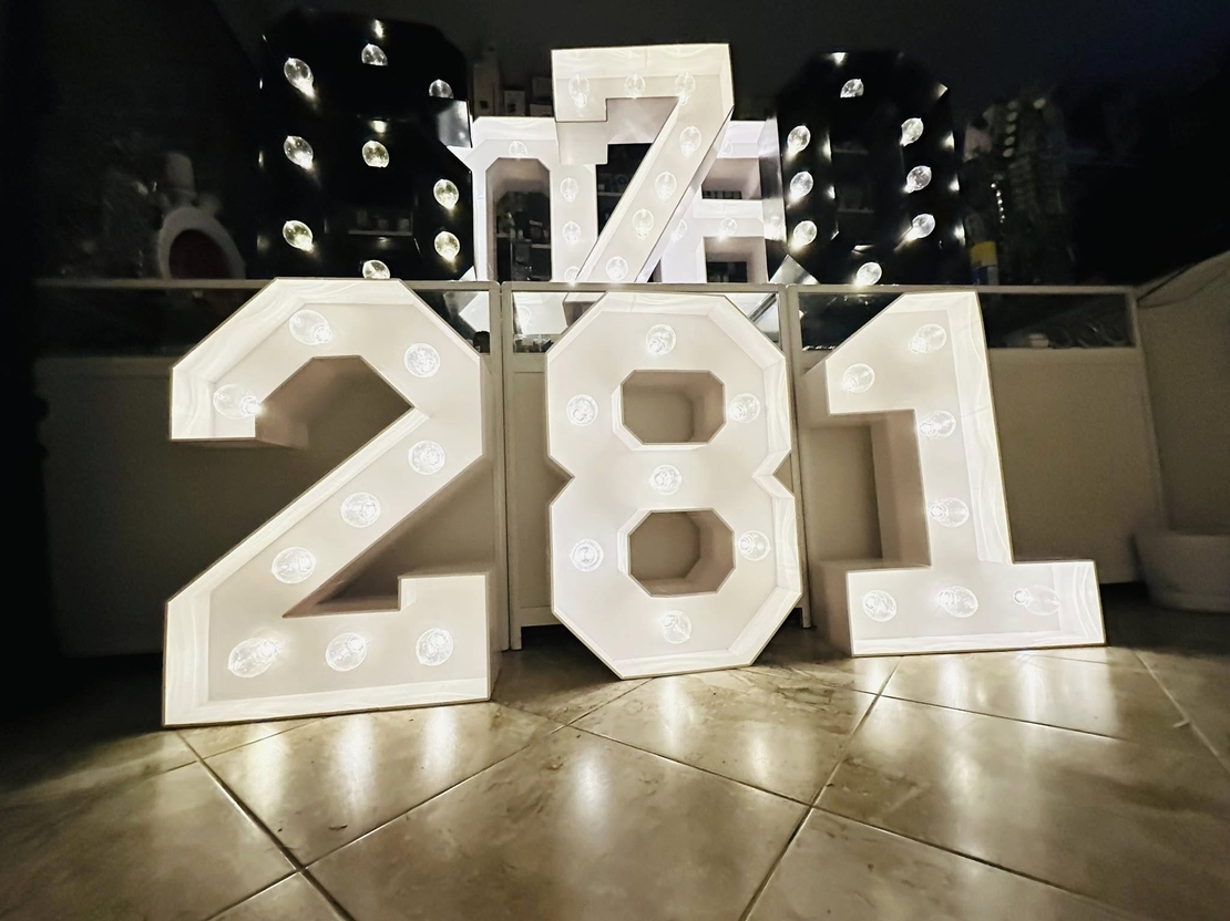 Светещи цифри на батерии