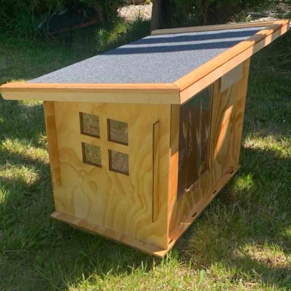 NESTO Outdoor – дървена къщичка за котка и малко куче за външна употреба