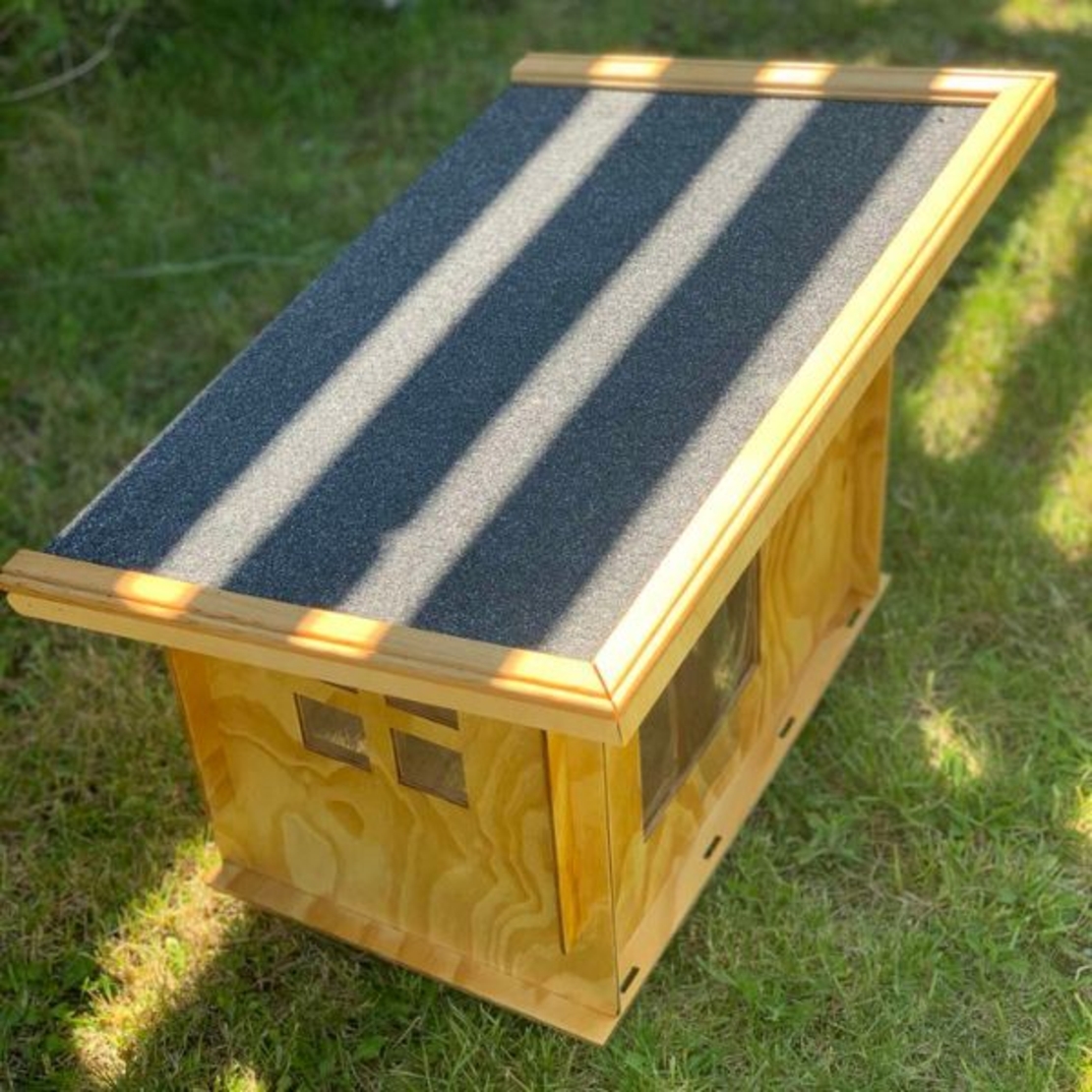 NESTO Outdoor – дървена къщичка за котка и малко куче за външна употреба