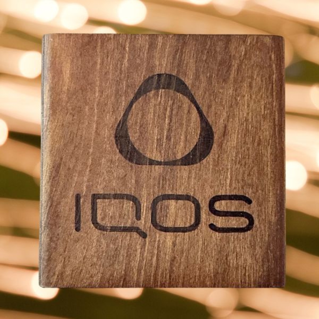 Дървена поставка за метално меню и QR код