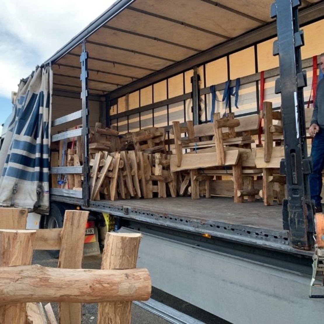 Градински дъбови пейки