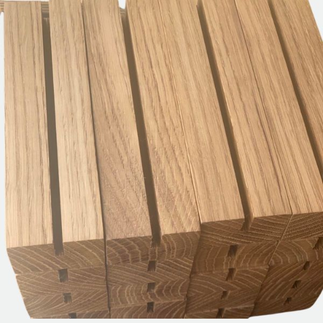 Дървена поставка за метално меню и QR код