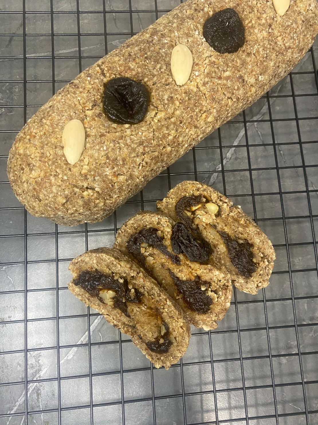 СУРОВ КОЗУНАК СЪС СЛАДКО ОТ СУШЕНИ СЛИВИ