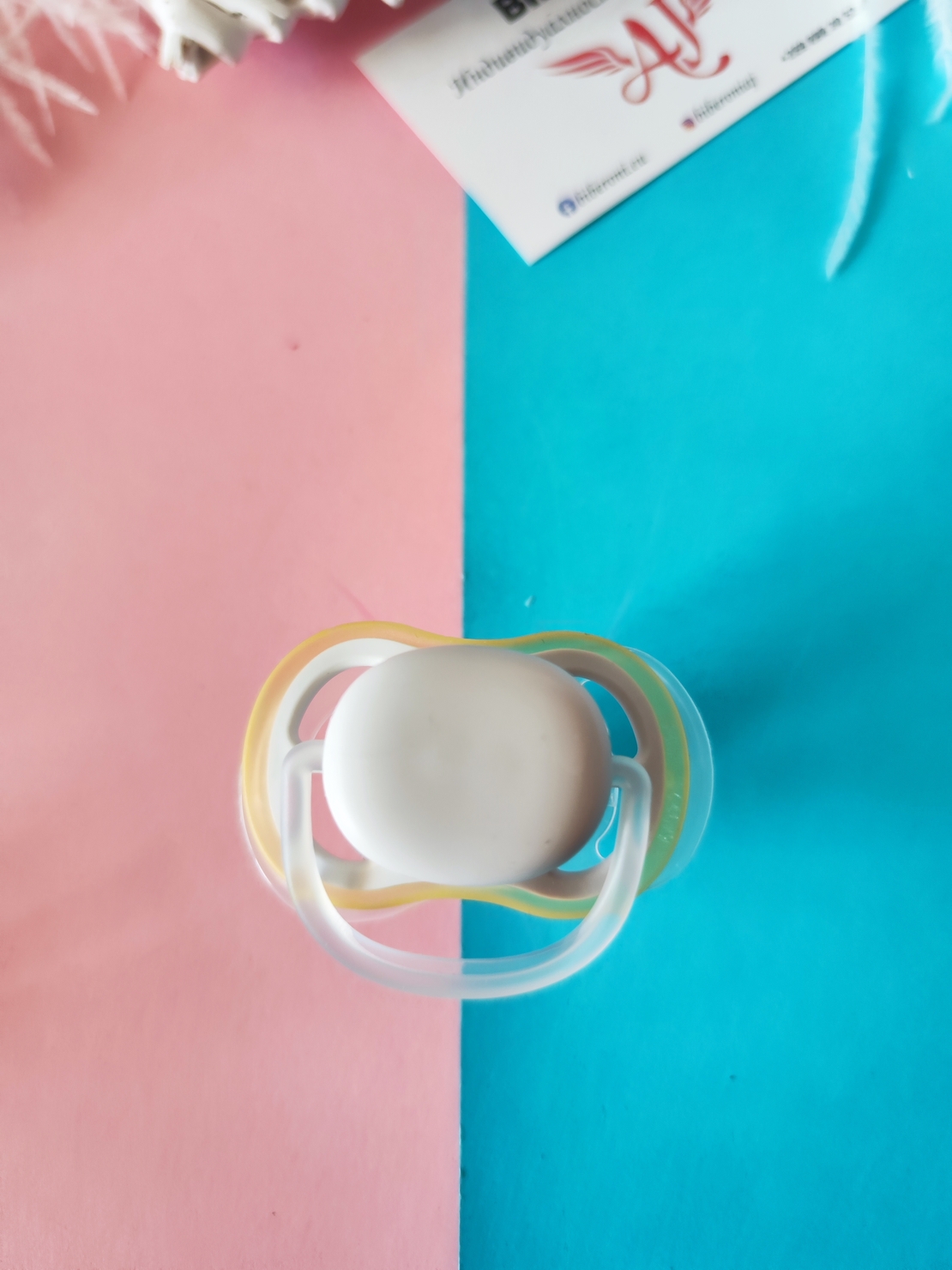Персонален БИБЕРОН с името на вешето БЕБЕ бял цвят Philips Avent Ultra Air