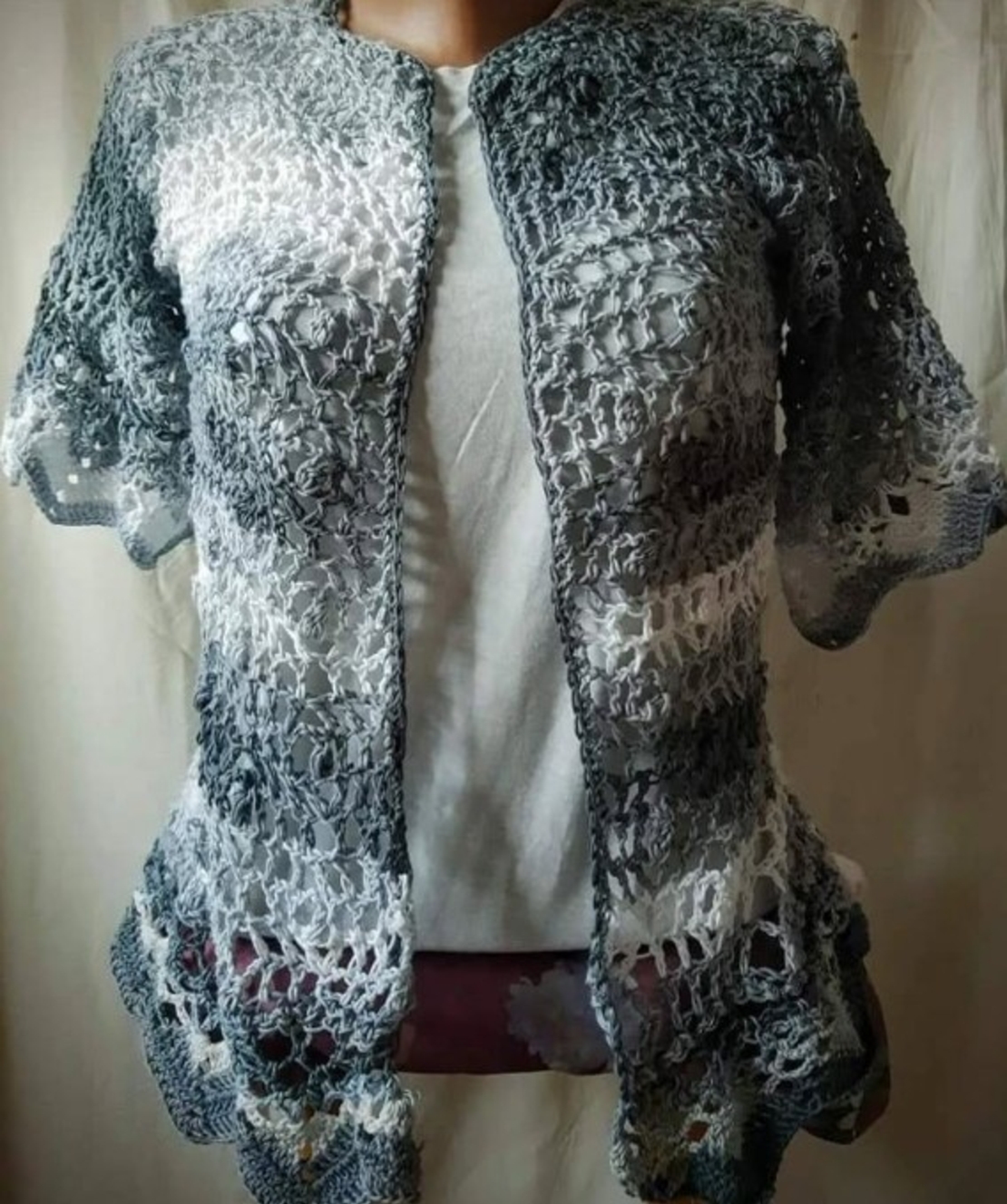 Дантелена жилетка