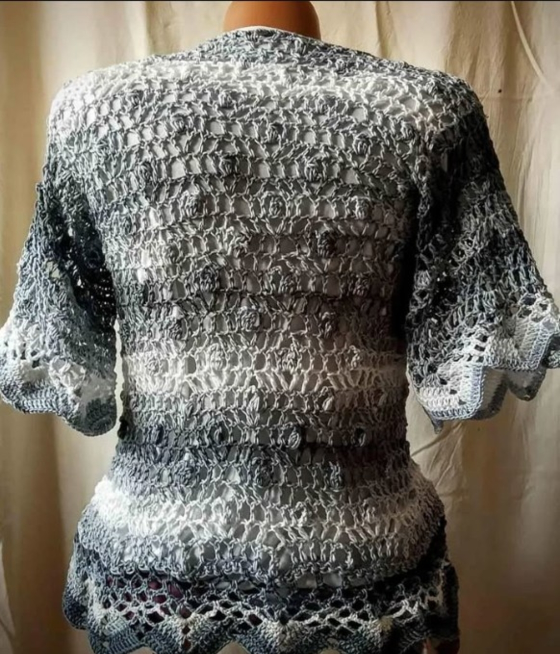 Дантелена жилетка