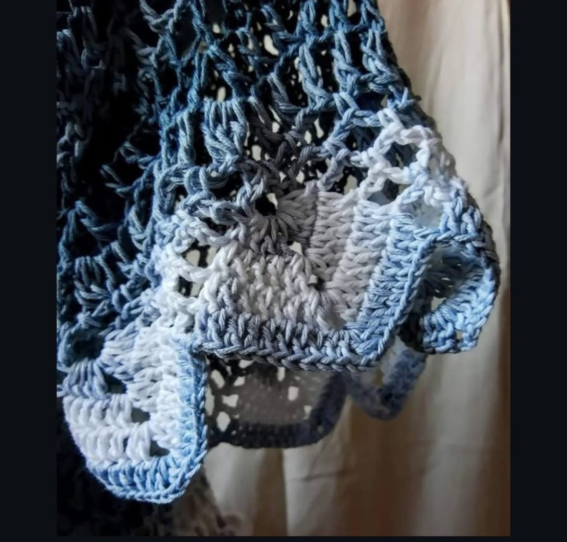 Дантелена жилетка