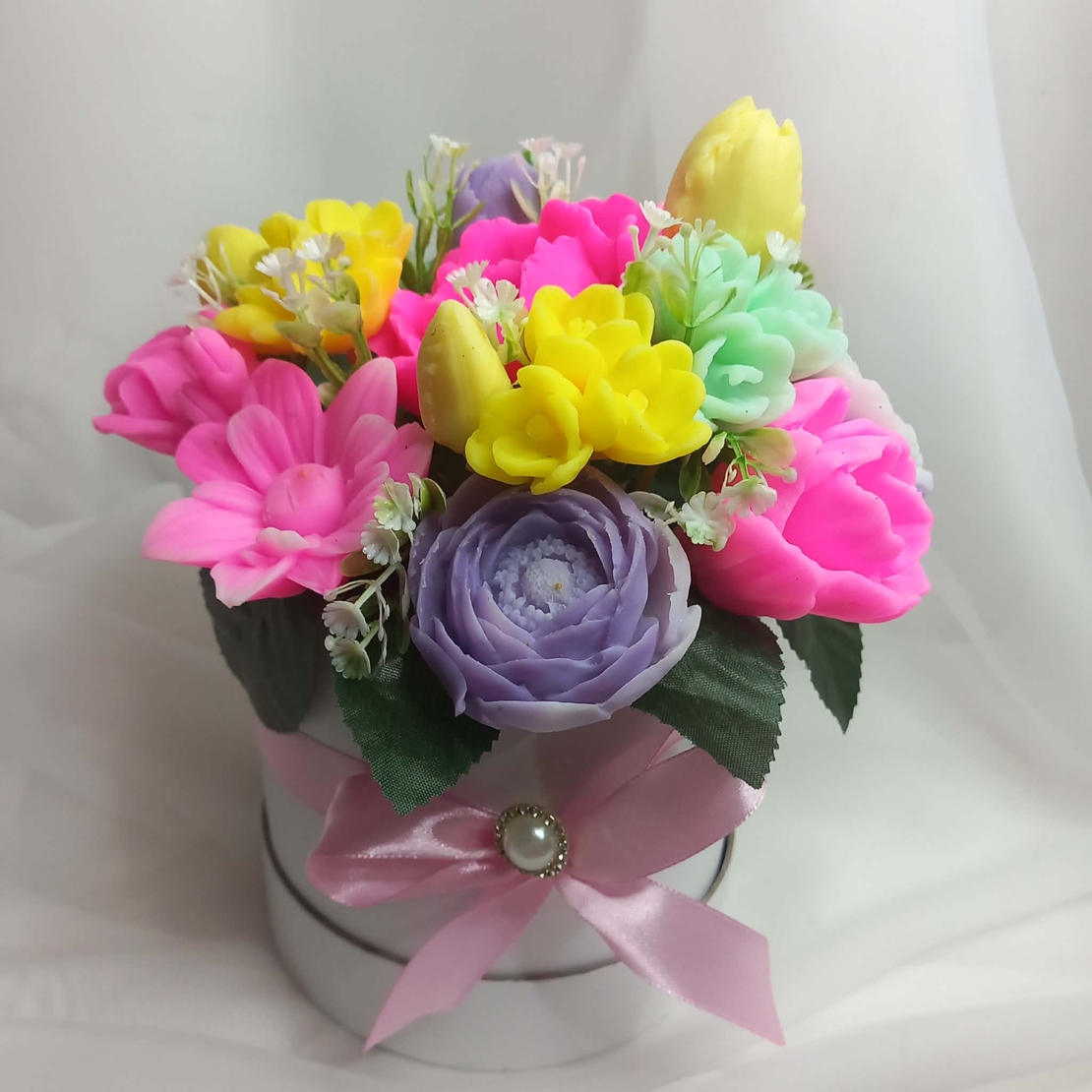 Аранжирвка от ароматни сапунени Цветна пролет