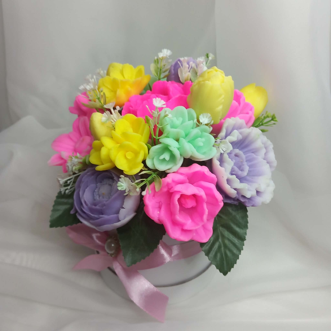 Аранжирвка от ароматни сапунени Цветна пролет