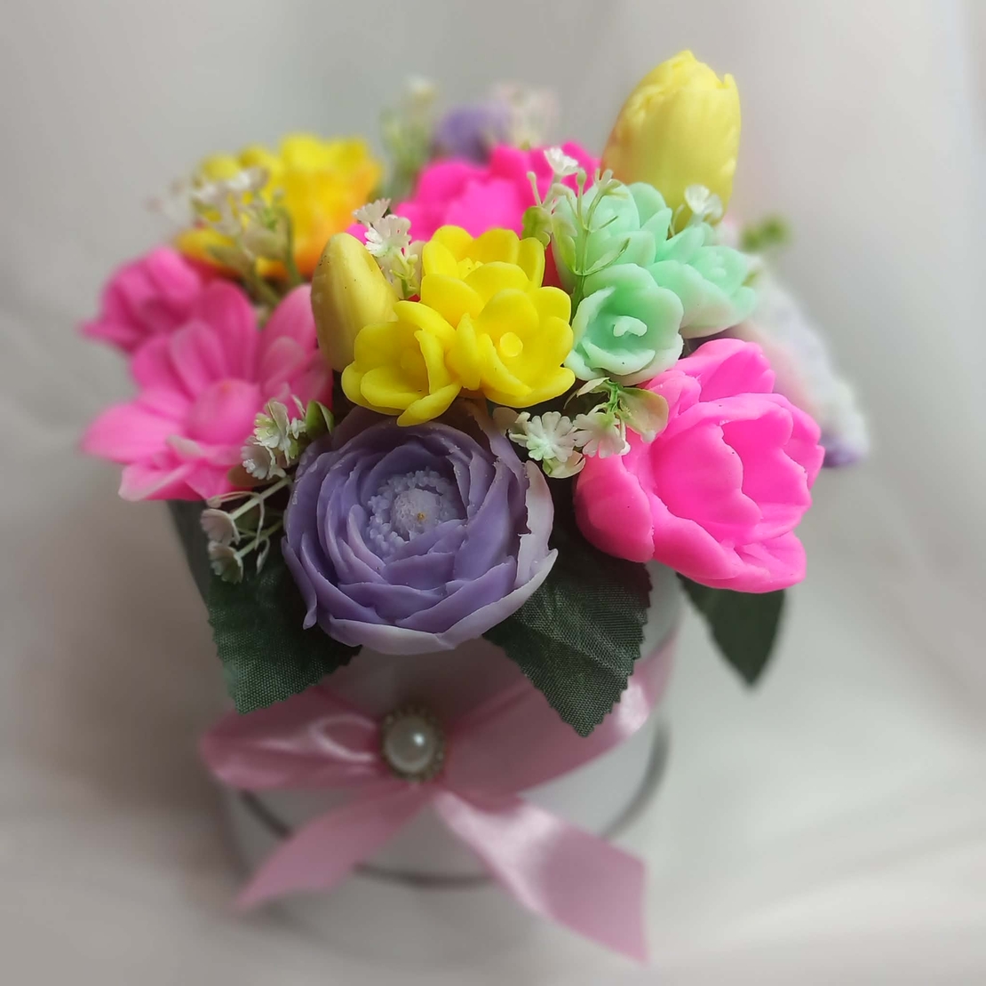 Аранжирвка от ароматни сапунени Цветна пролет