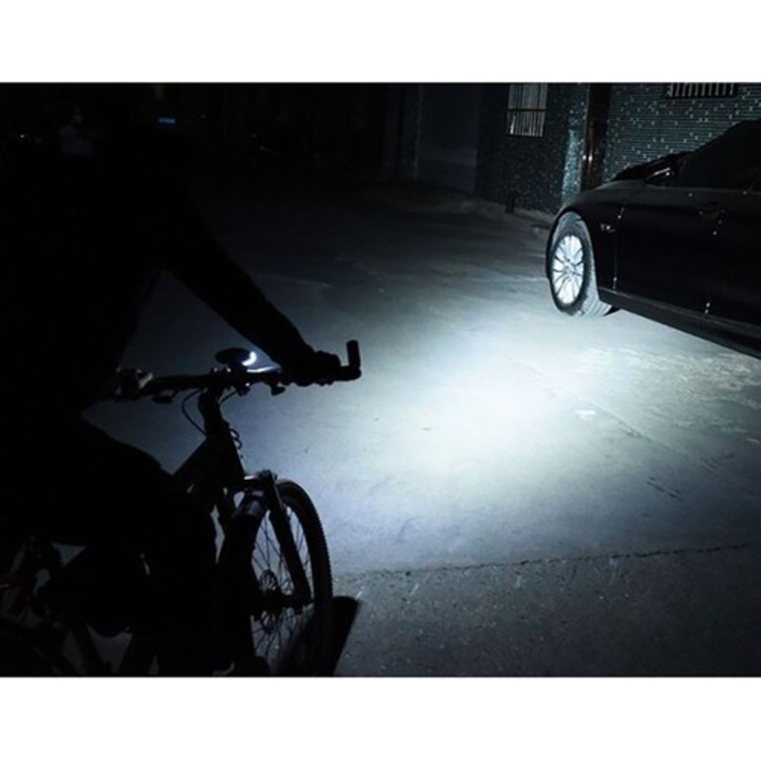 LED фар за велосипед с брояч 23680