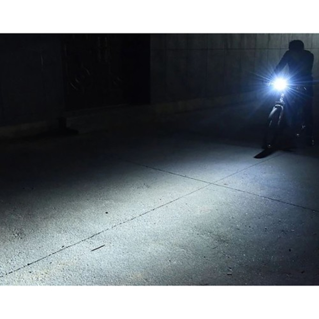 LED фар за велосипед с брояч 23680
