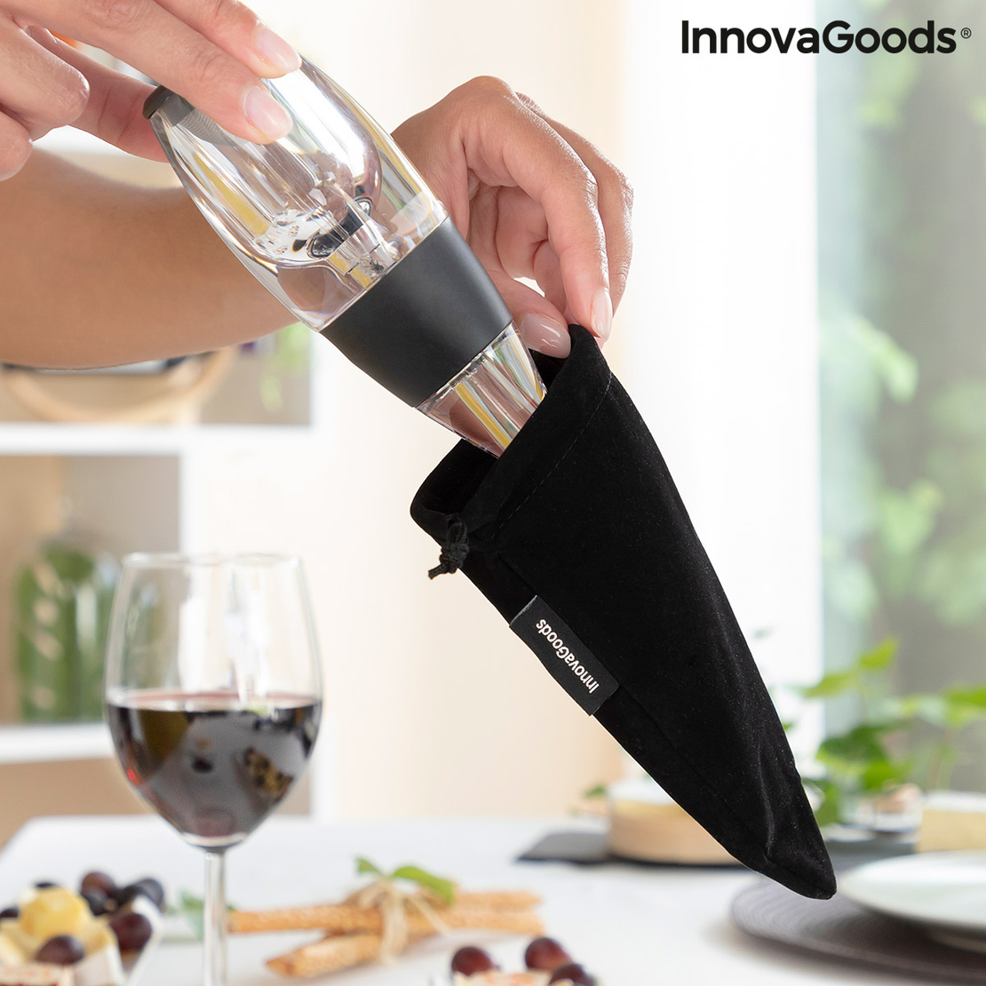 Професионален аератор за вино с поставка тип кула и основа против капене Winair InnovaGoods