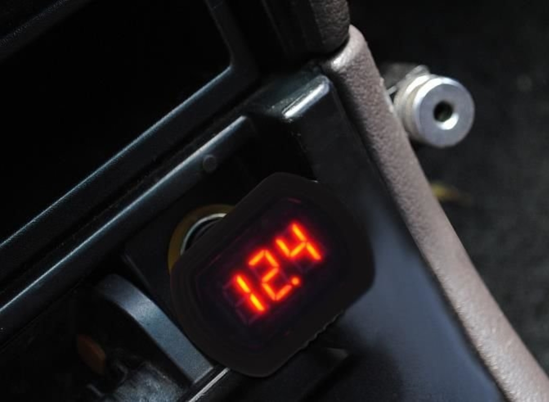 12V волтметър