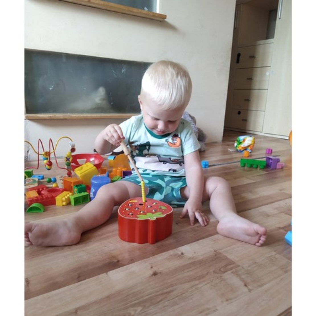 Дървена игра ягода 22411