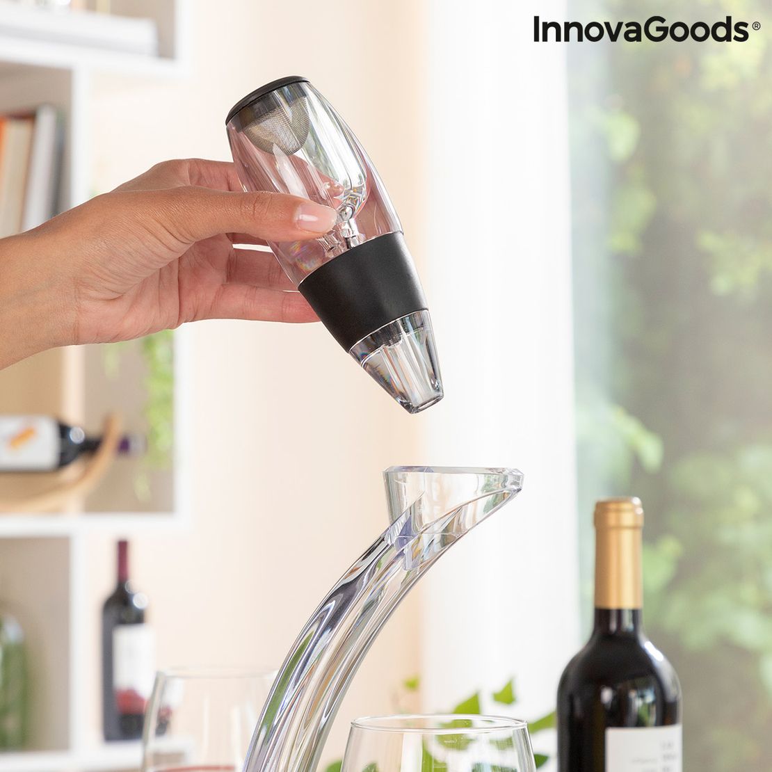 Професионален аератор за вино с поставка тип кула и основа против капене Winair InnovaGoods