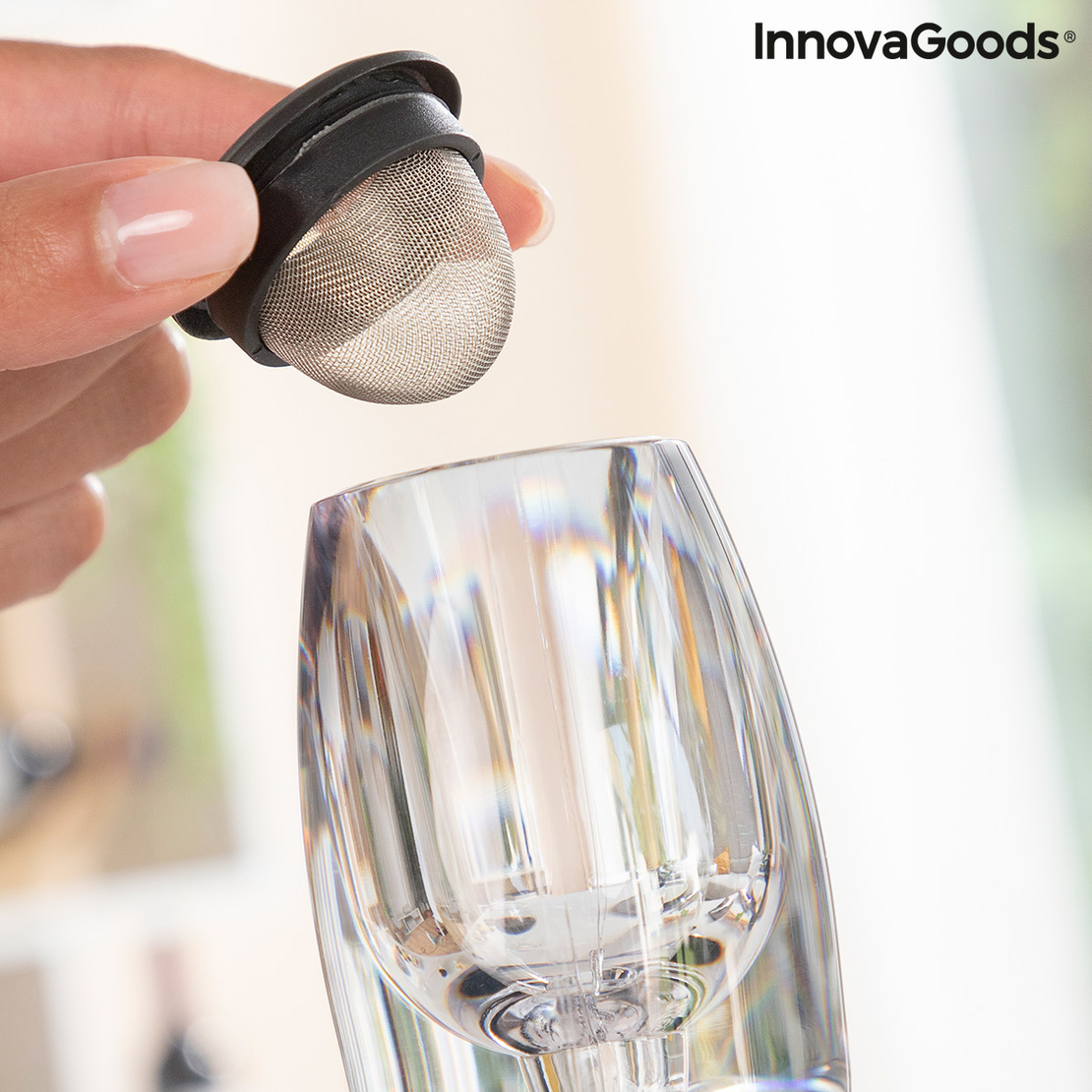 Професионален аератор за вино с поставка тип кула и основа против капене Winair InnovaGoods