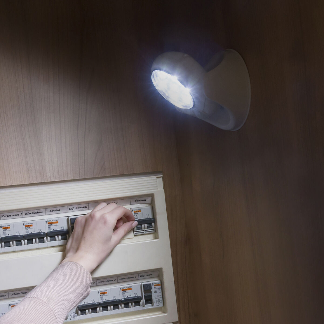 LED Лампа със Сензор за Движение Lumact 360º InnovaGoods
