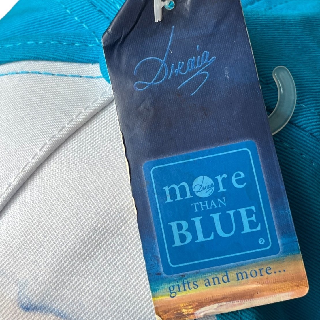 Шапка с козирка More than Blue
