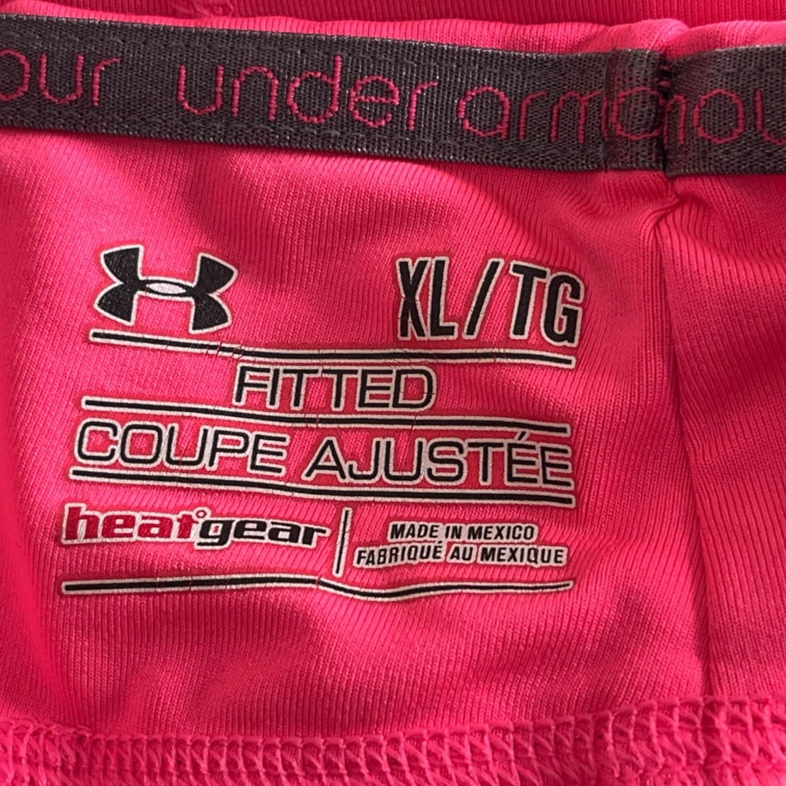 Дамски къси спортни панталони UNDER ARMOUR