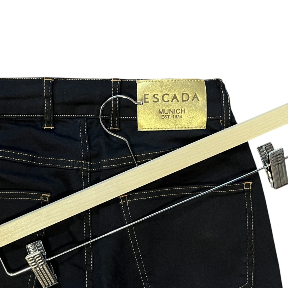 Дамски еластични дънки ESCADA