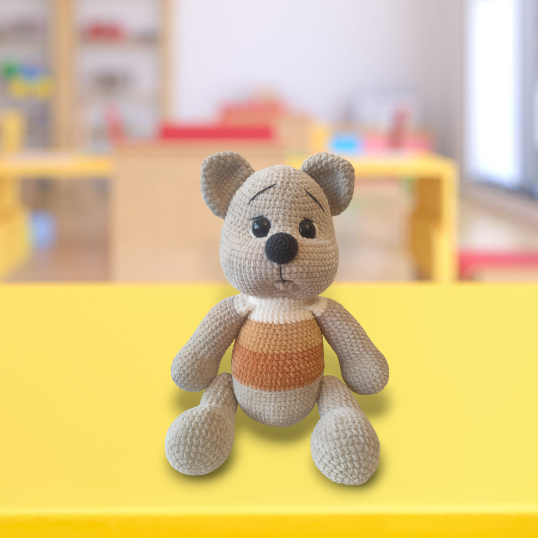 Плюшено ръчно плетено мече „Honey Teddy“ – 50 см