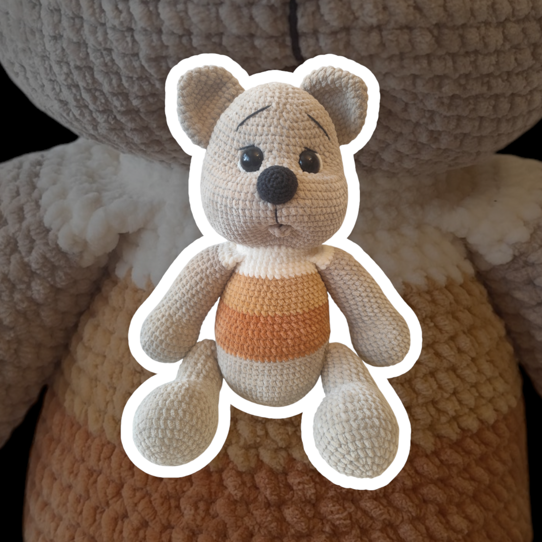 Плюшено ръчно плетено мече „Honey Teddy“ – 50 см